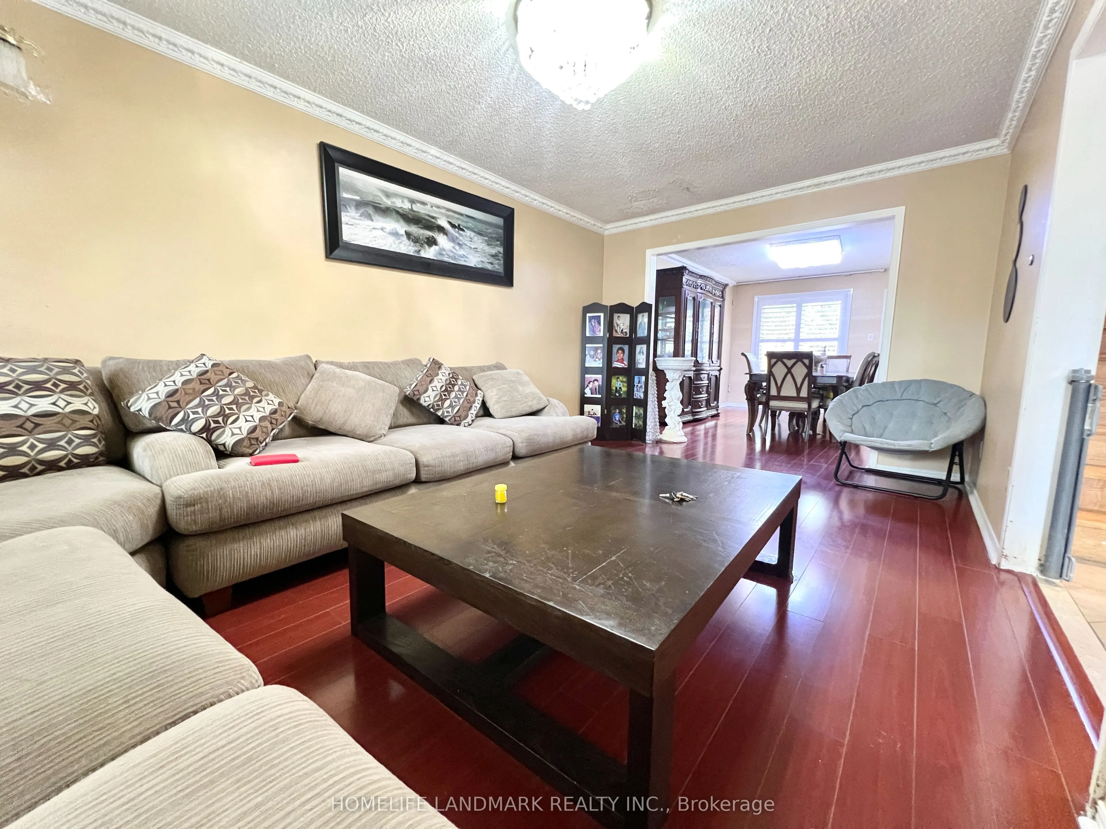 327 Goldhawk Trail