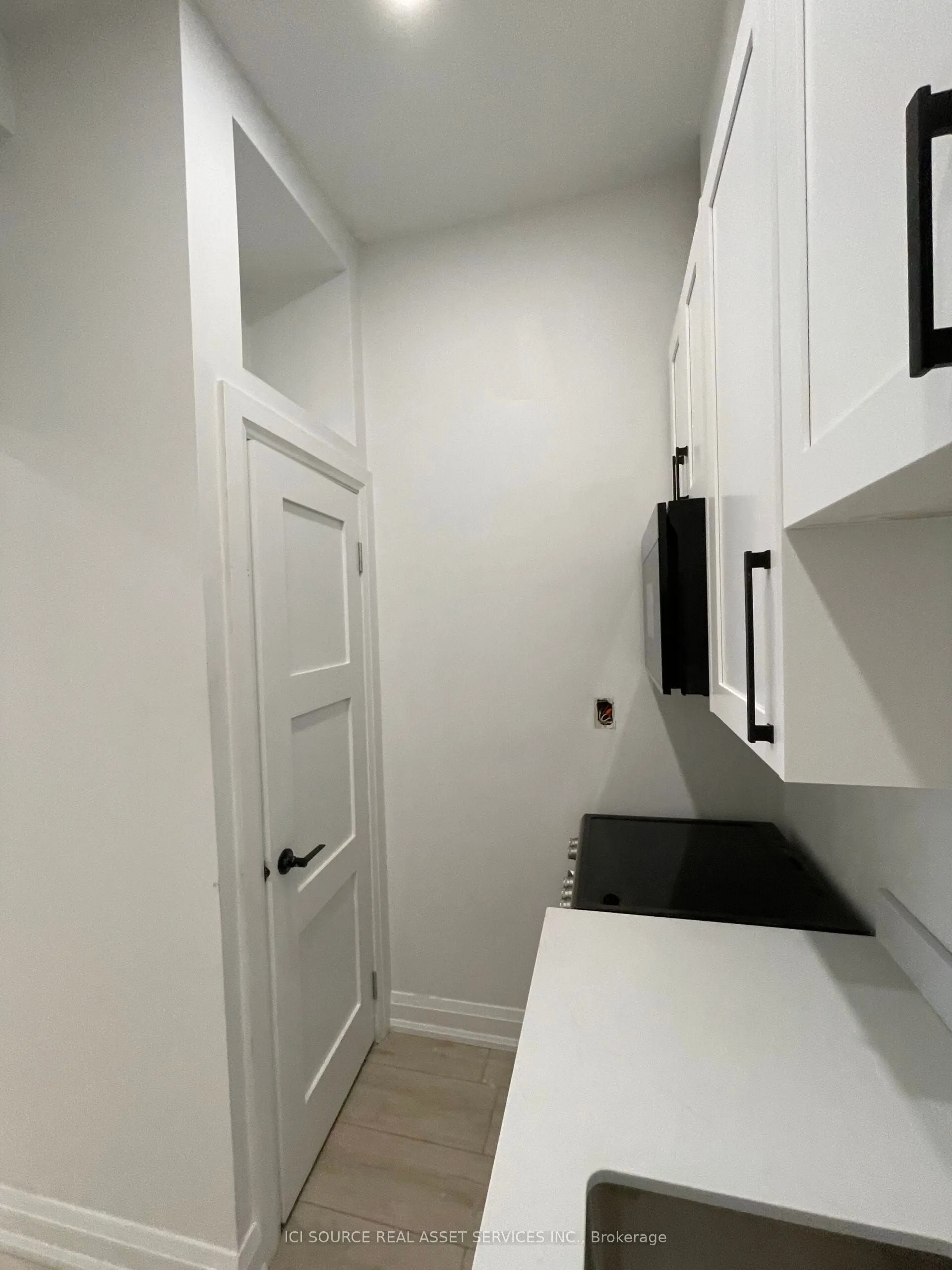 754 Queen Street E, #1