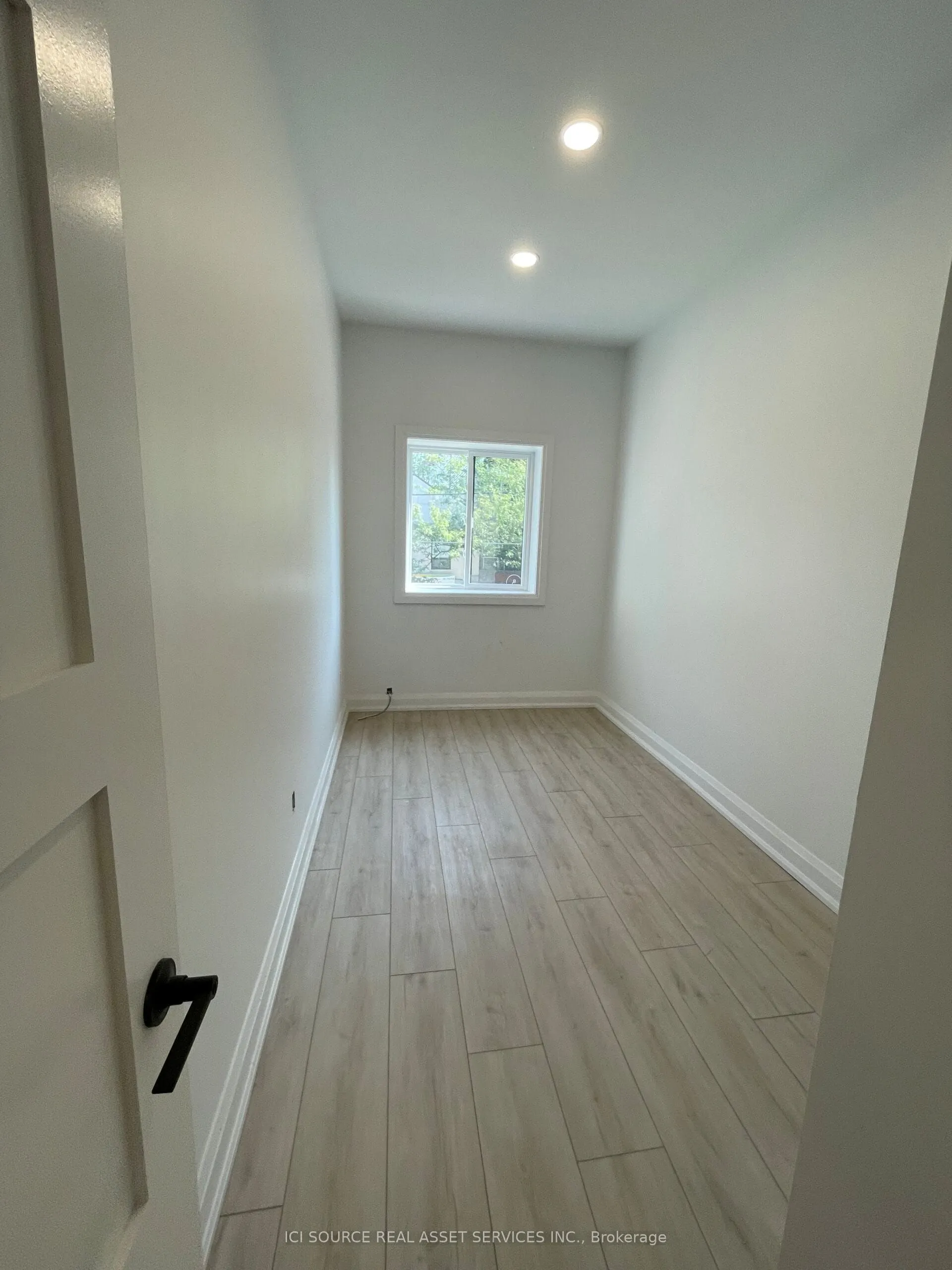 754 Queen Street E, #1