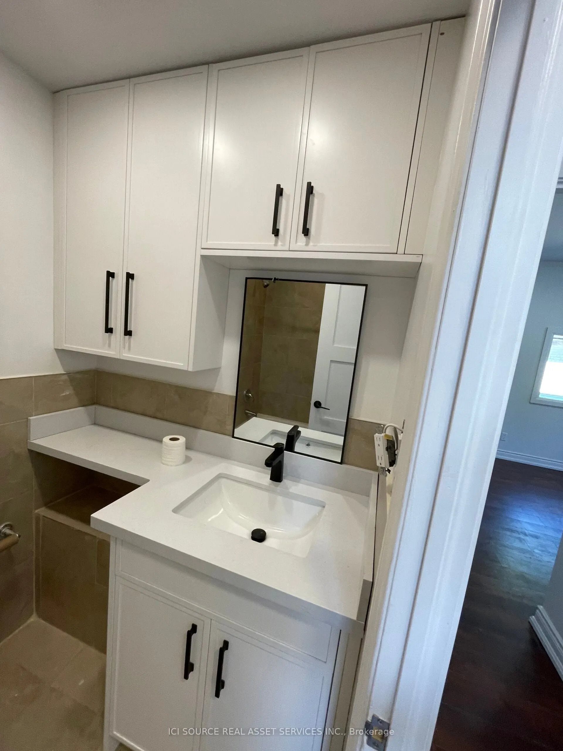 754 Queen Street E, #4