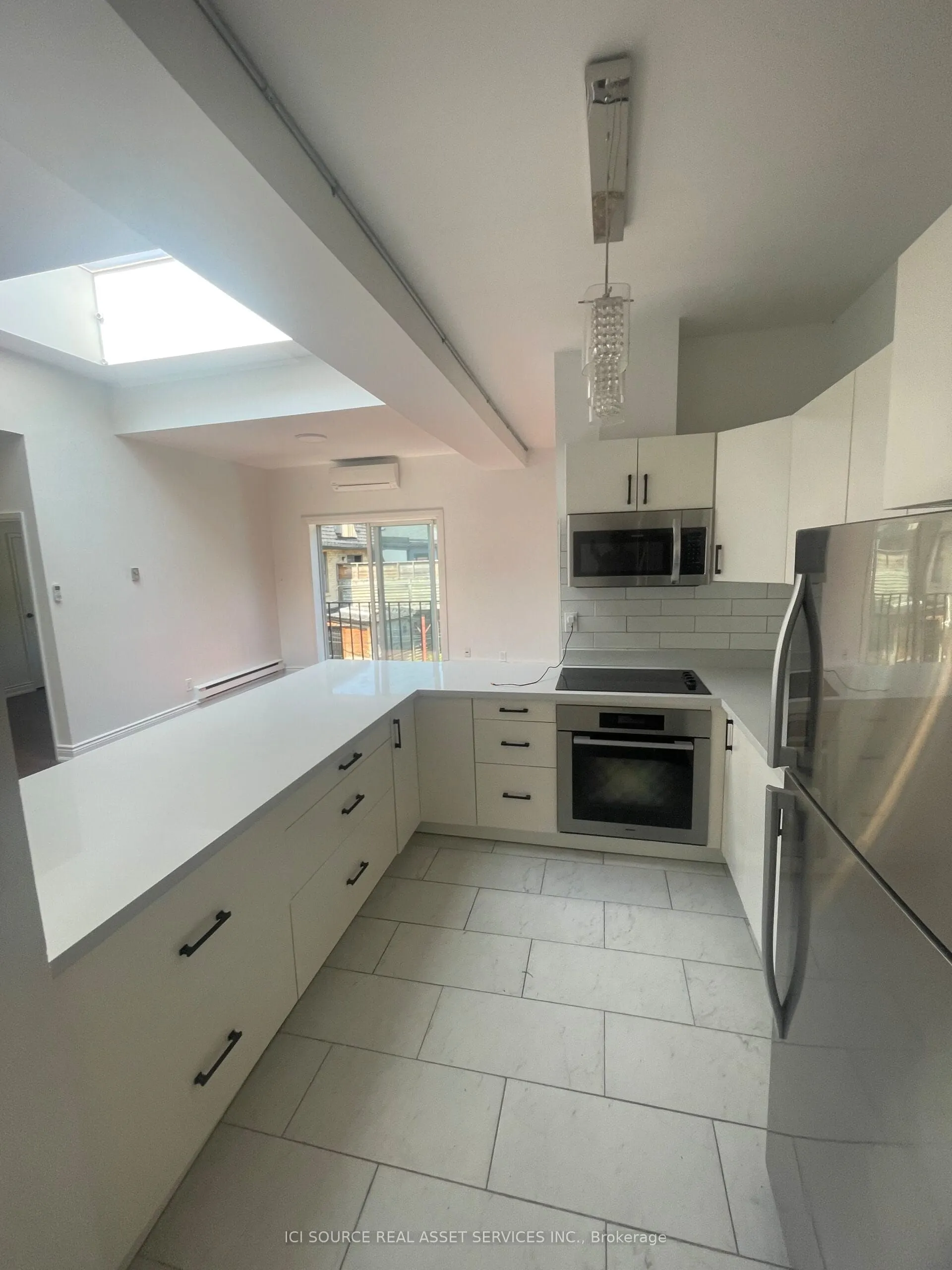 754 Queen Street E, #4