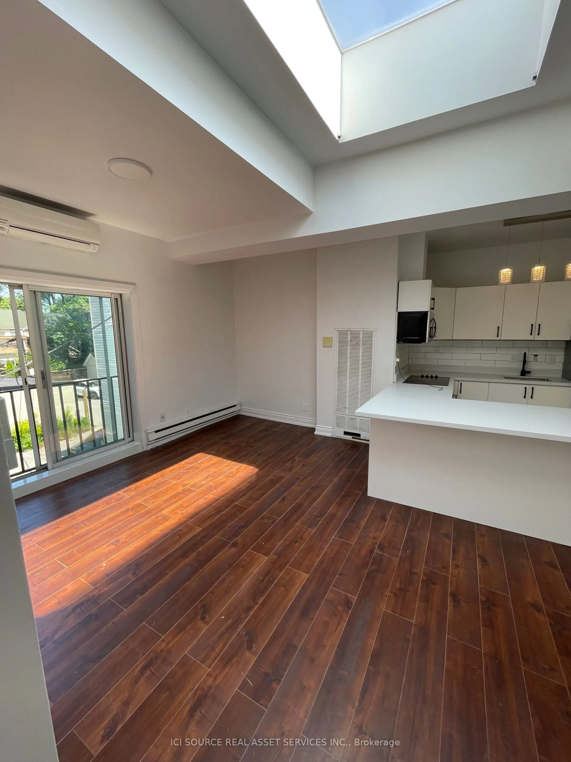 754 Queen Street E, #4