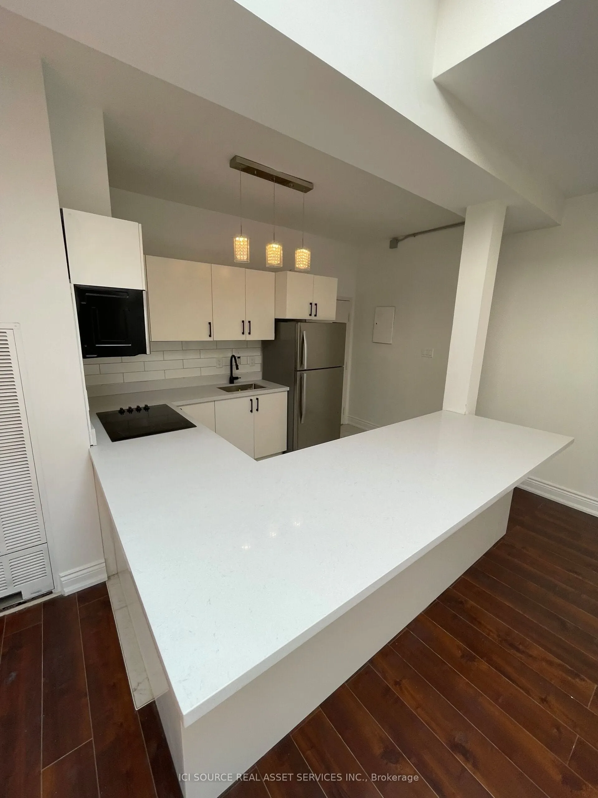 754 Queen Street E, #4