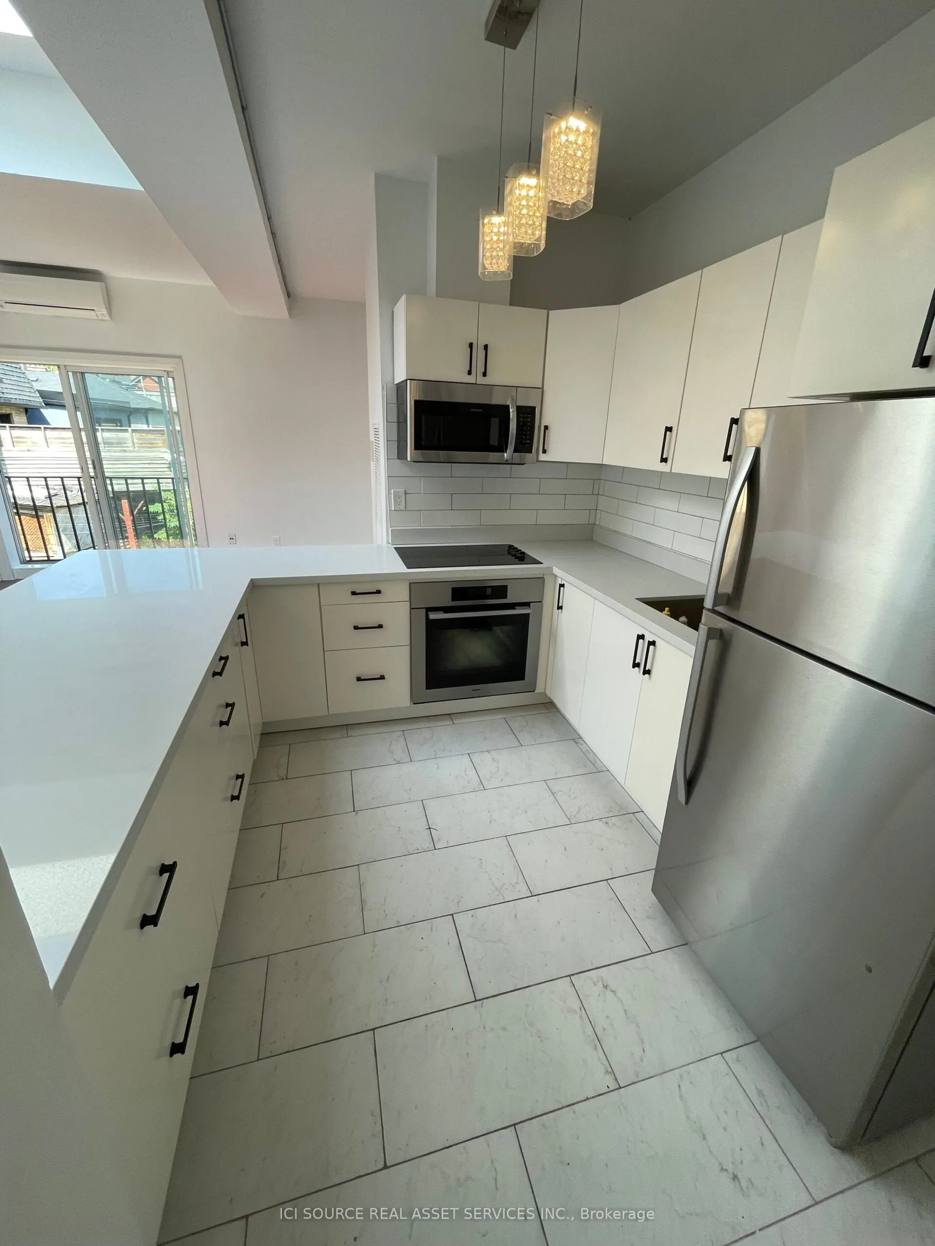 754 Queen Street E, #4