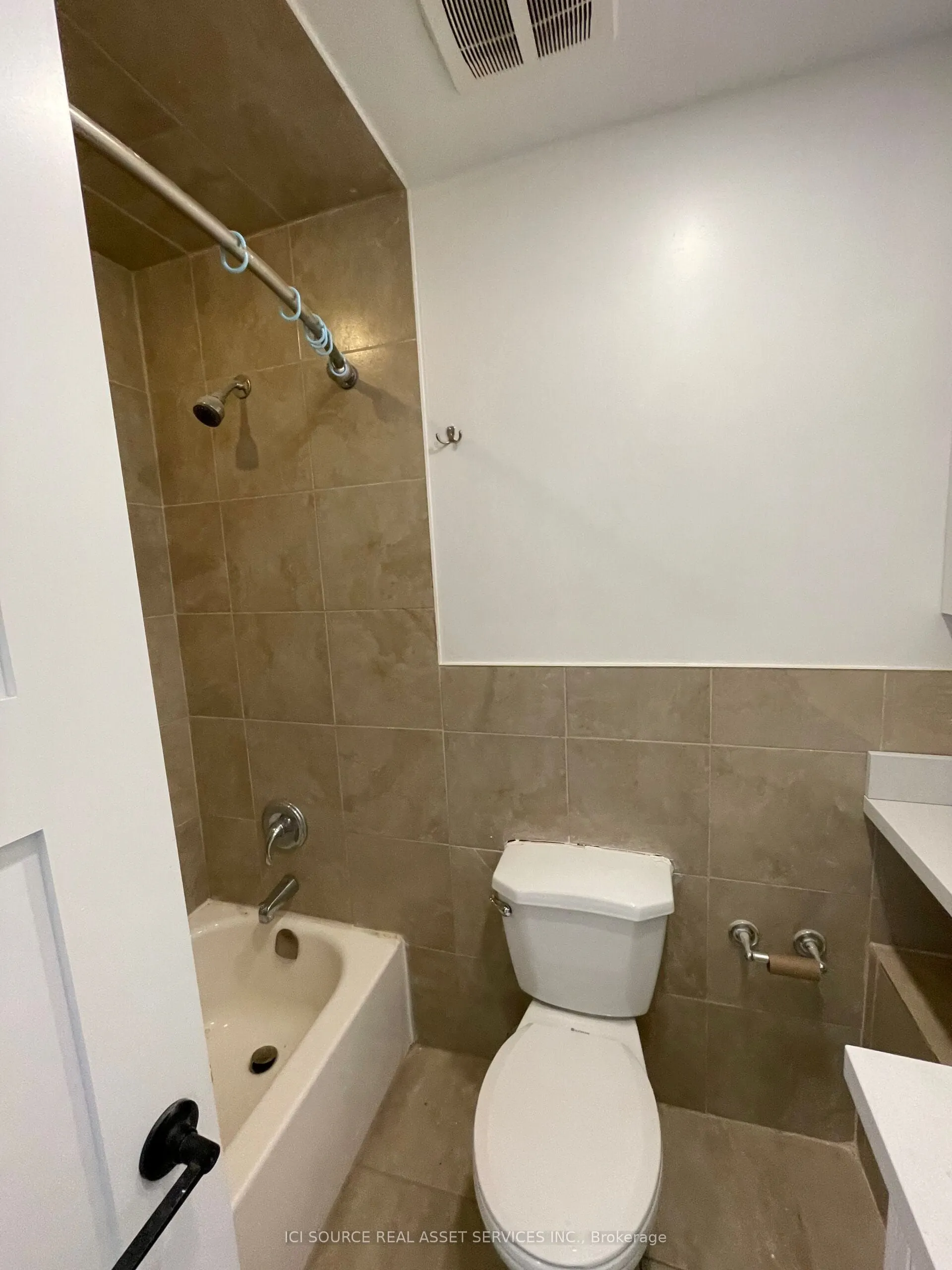 754 Queen Street E, #4