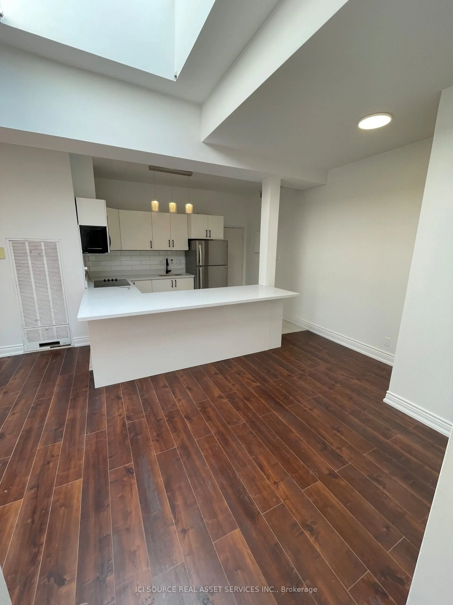 754 Queen Street E, #4