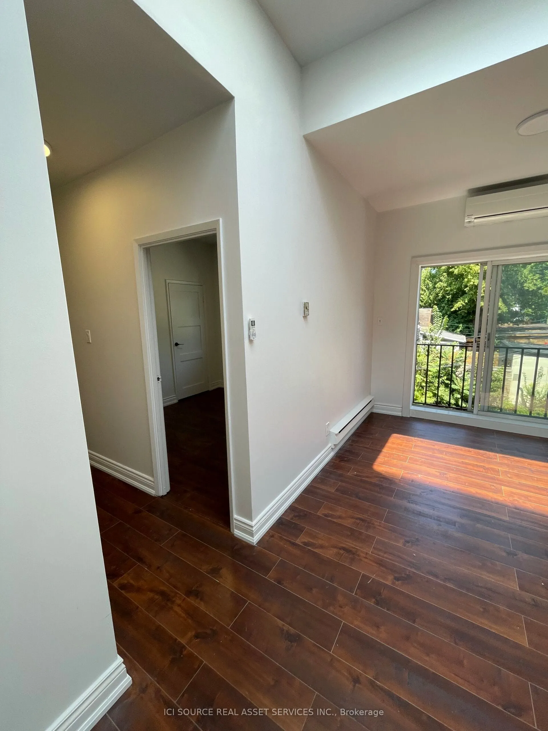 754 Queen Street E, #4
