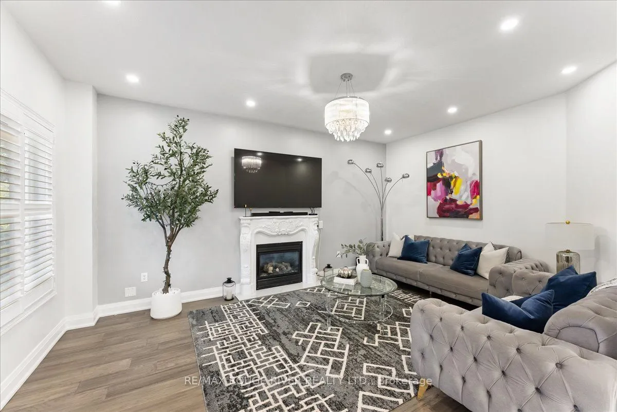 33 Gloria Crescent