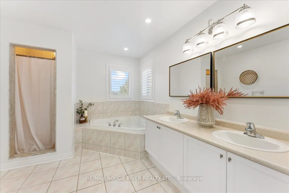 33 Gloria Crescent