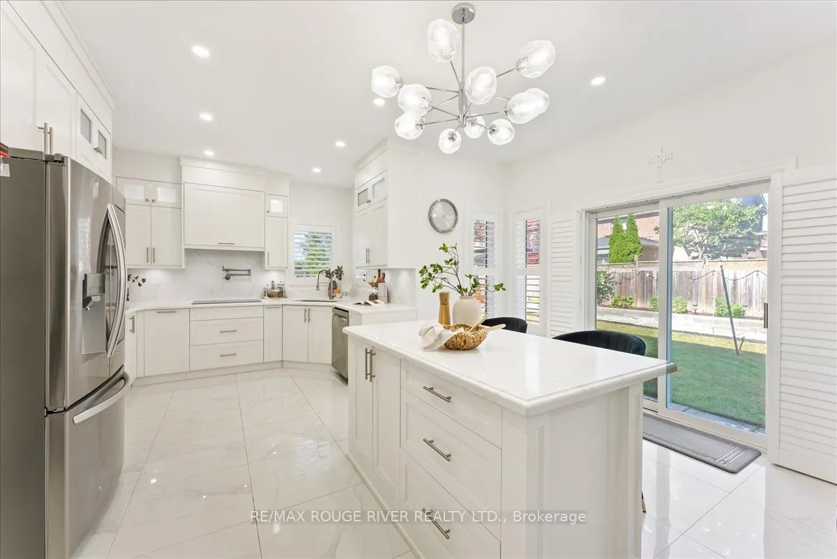 33 Gloria Crescent