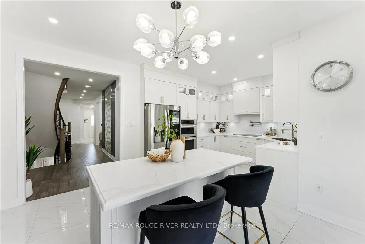 33 Gloria Crescent