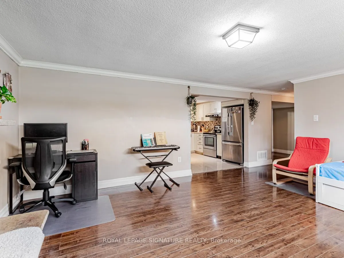 193 Fairglen Avenue, #Lower