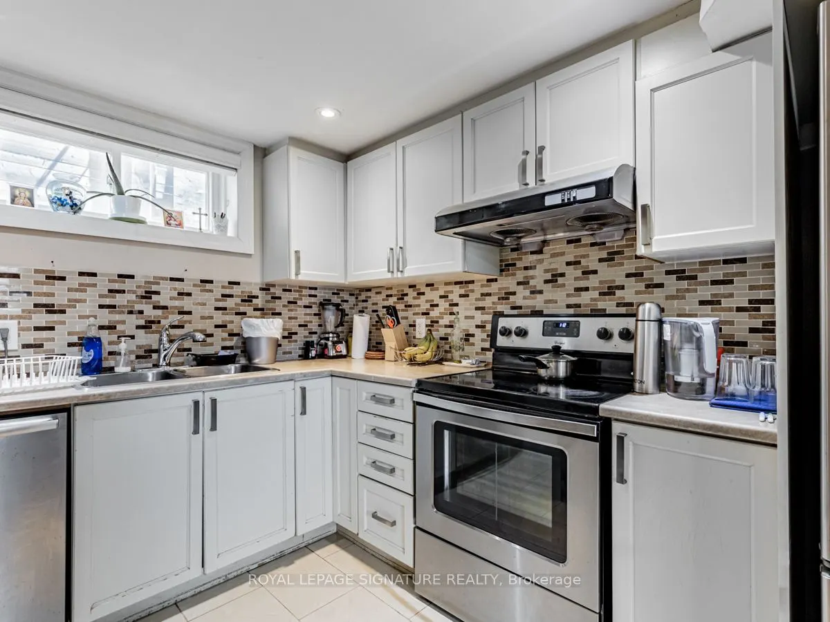 193 Fairglen Avenue, #Lower