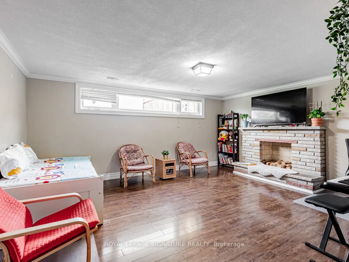 193 Fairglen Avenue, #Lower