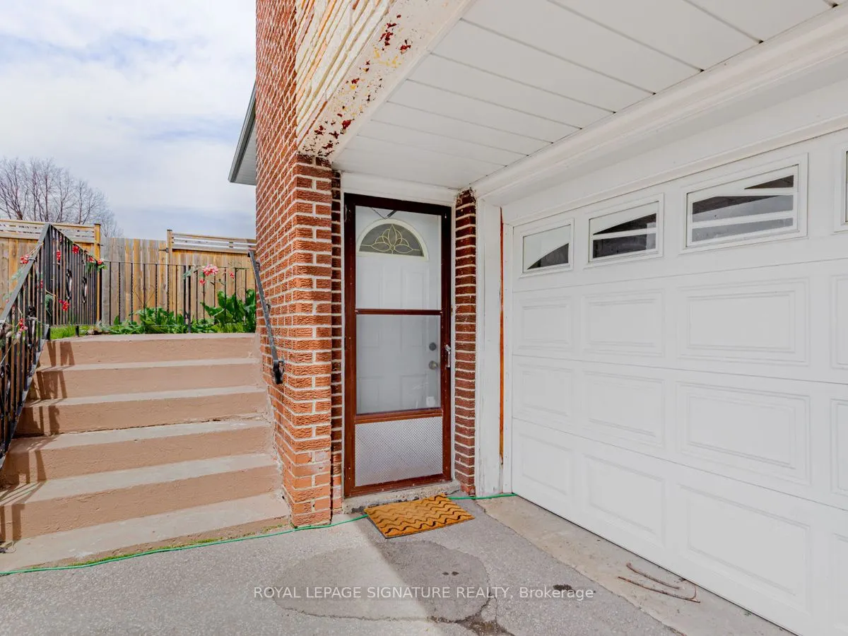 193 Fairglen Avenue, #Lower