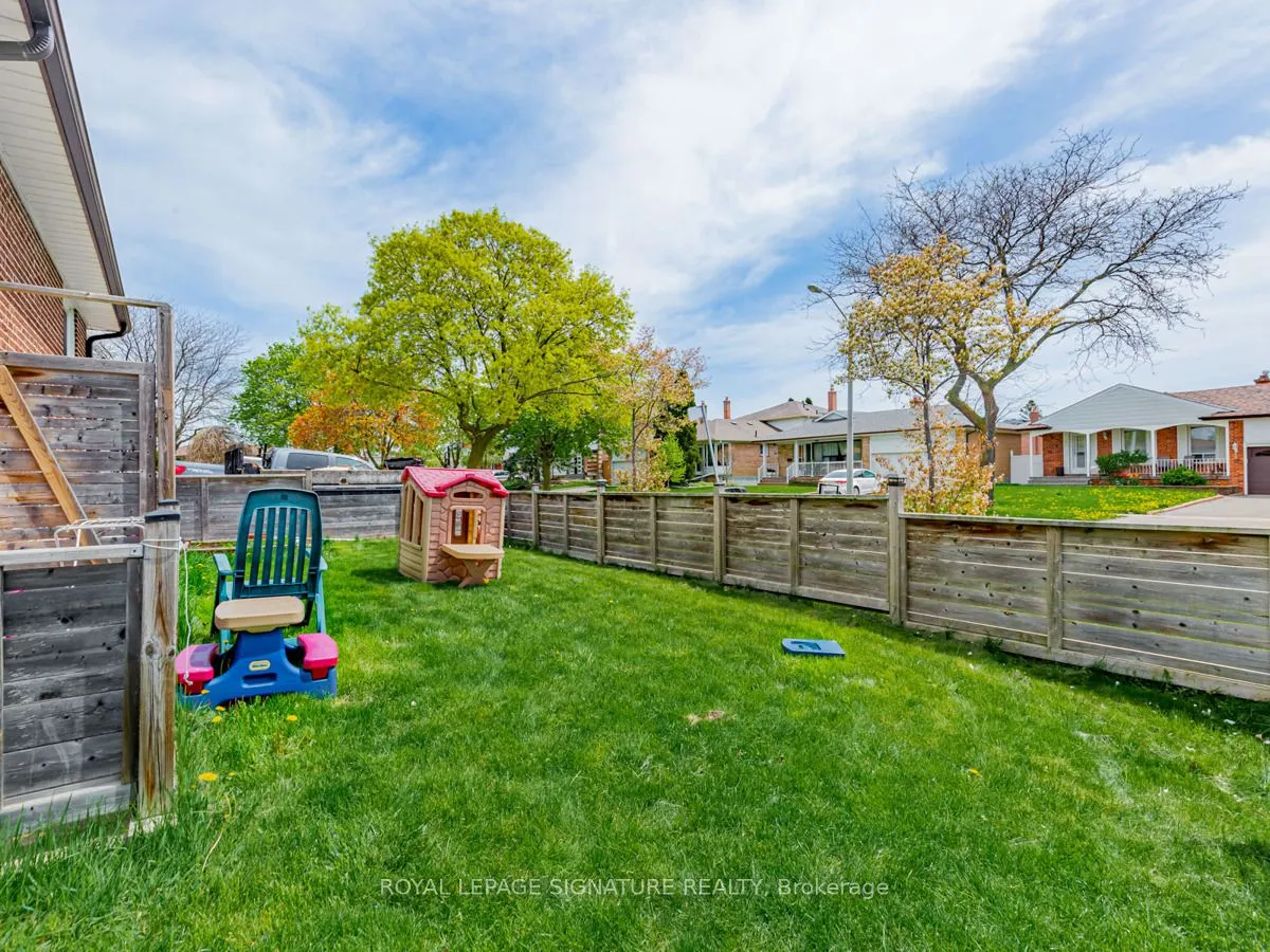 193 Fairglen Avenue, #Lower
