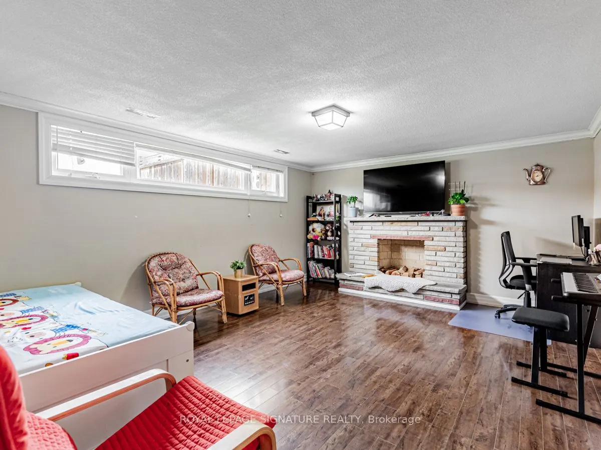 193 Fairglen Avenue, #Lower