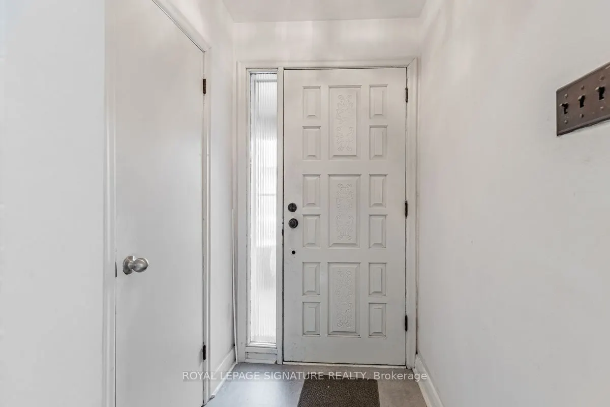 71 Wishing Well Drive, #Upper