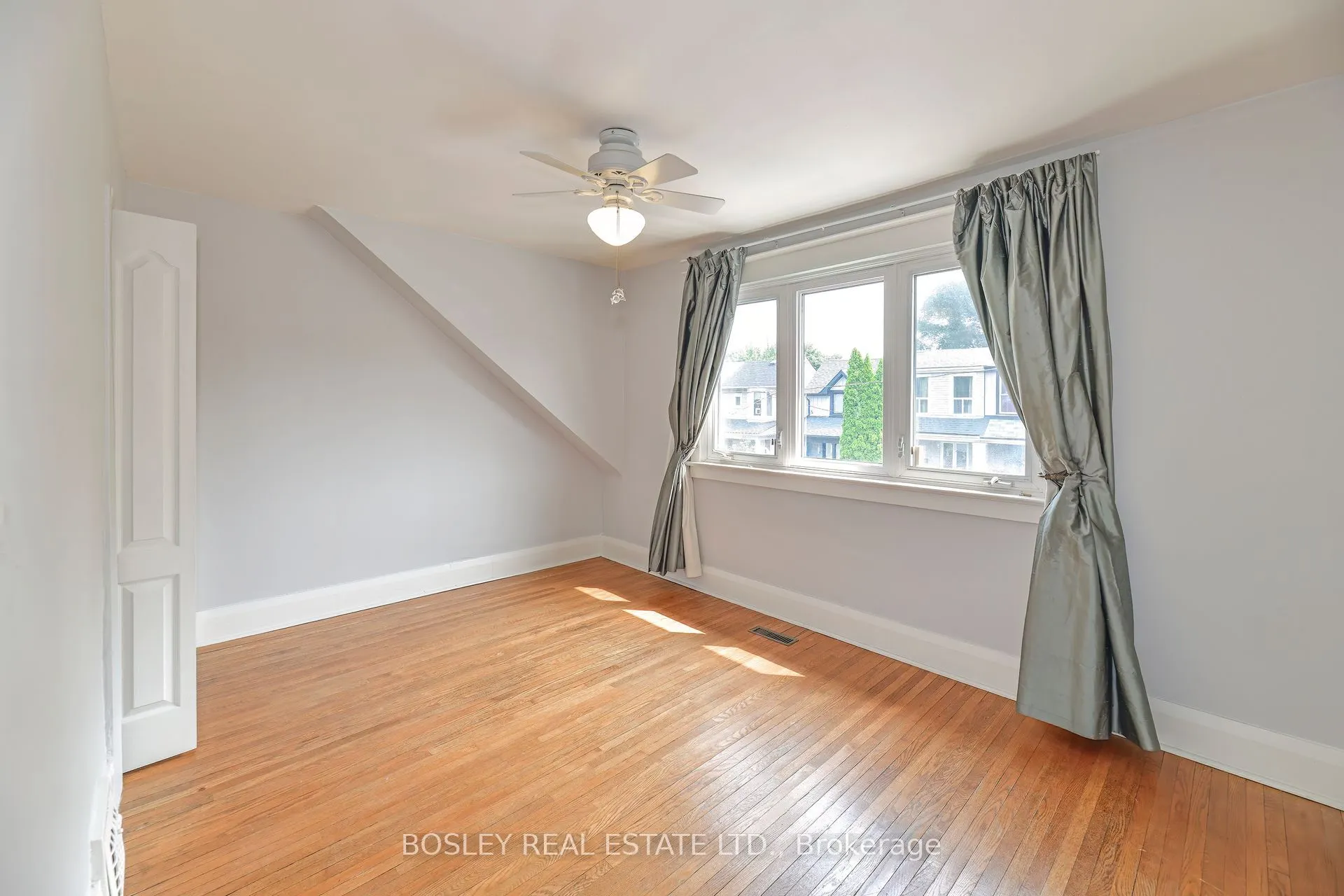12 Amroth Avenue