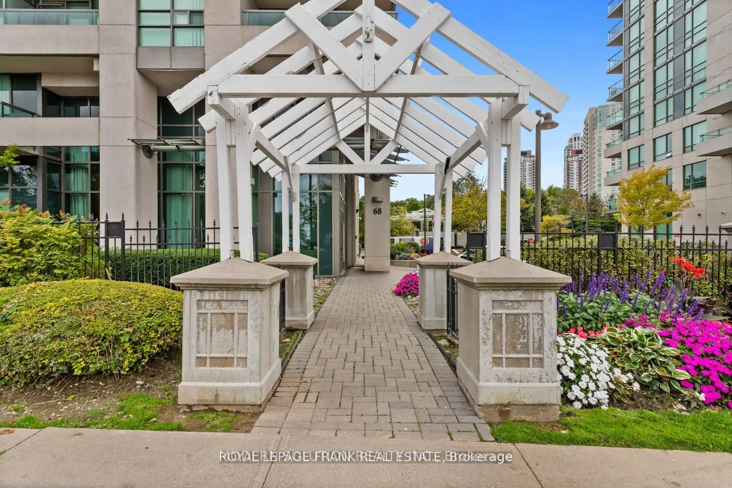 68 Grangeway Avenue, #616