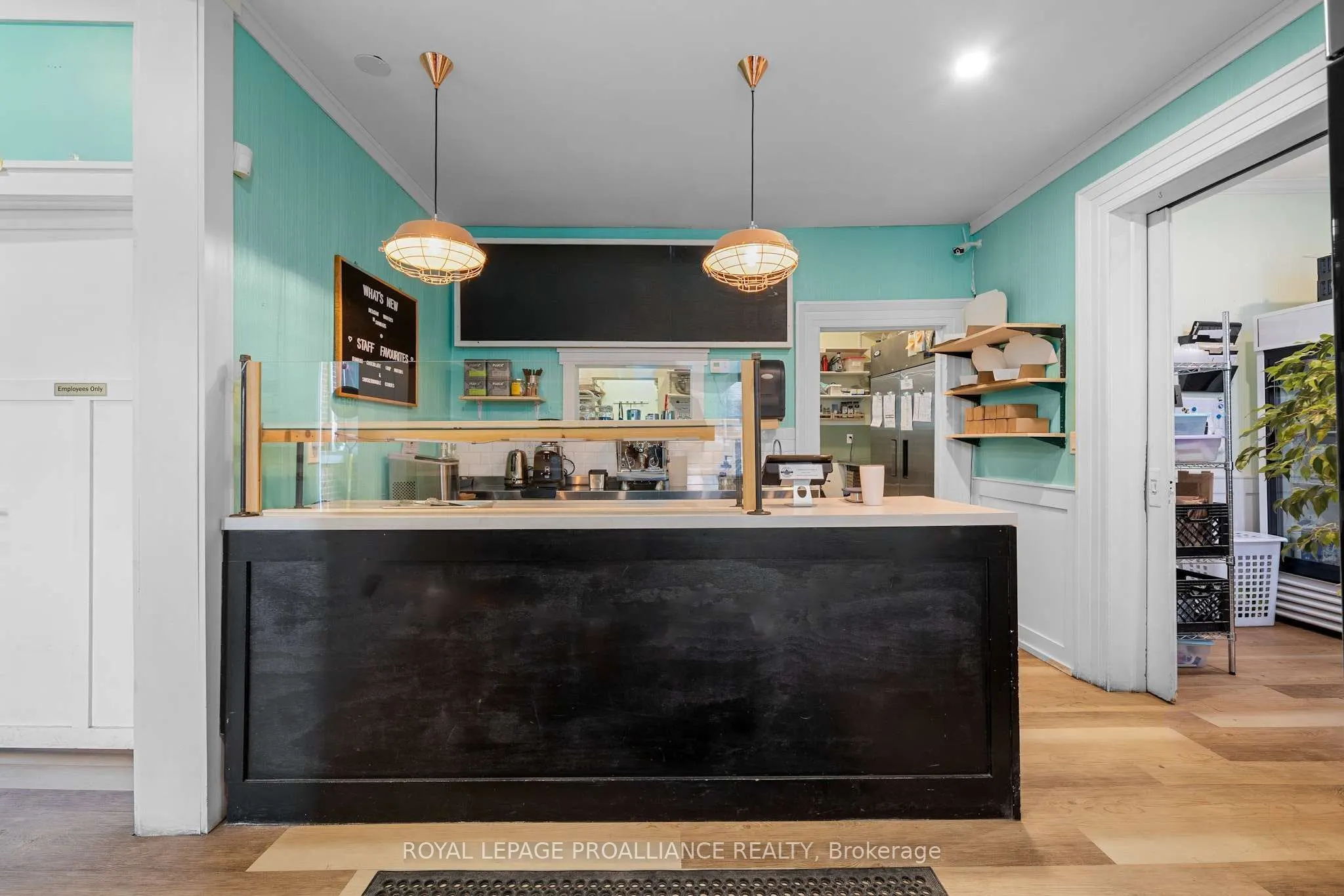 29 King Avenue E