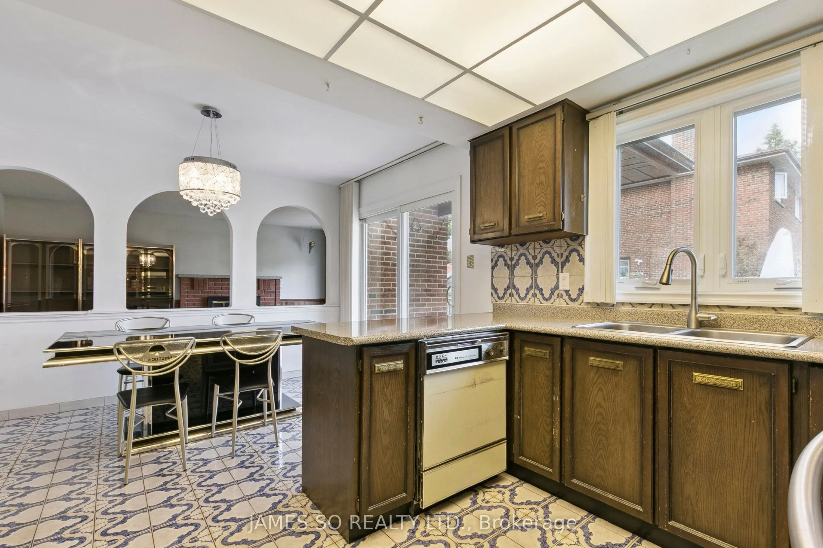 270 Huntsmill Boulevard