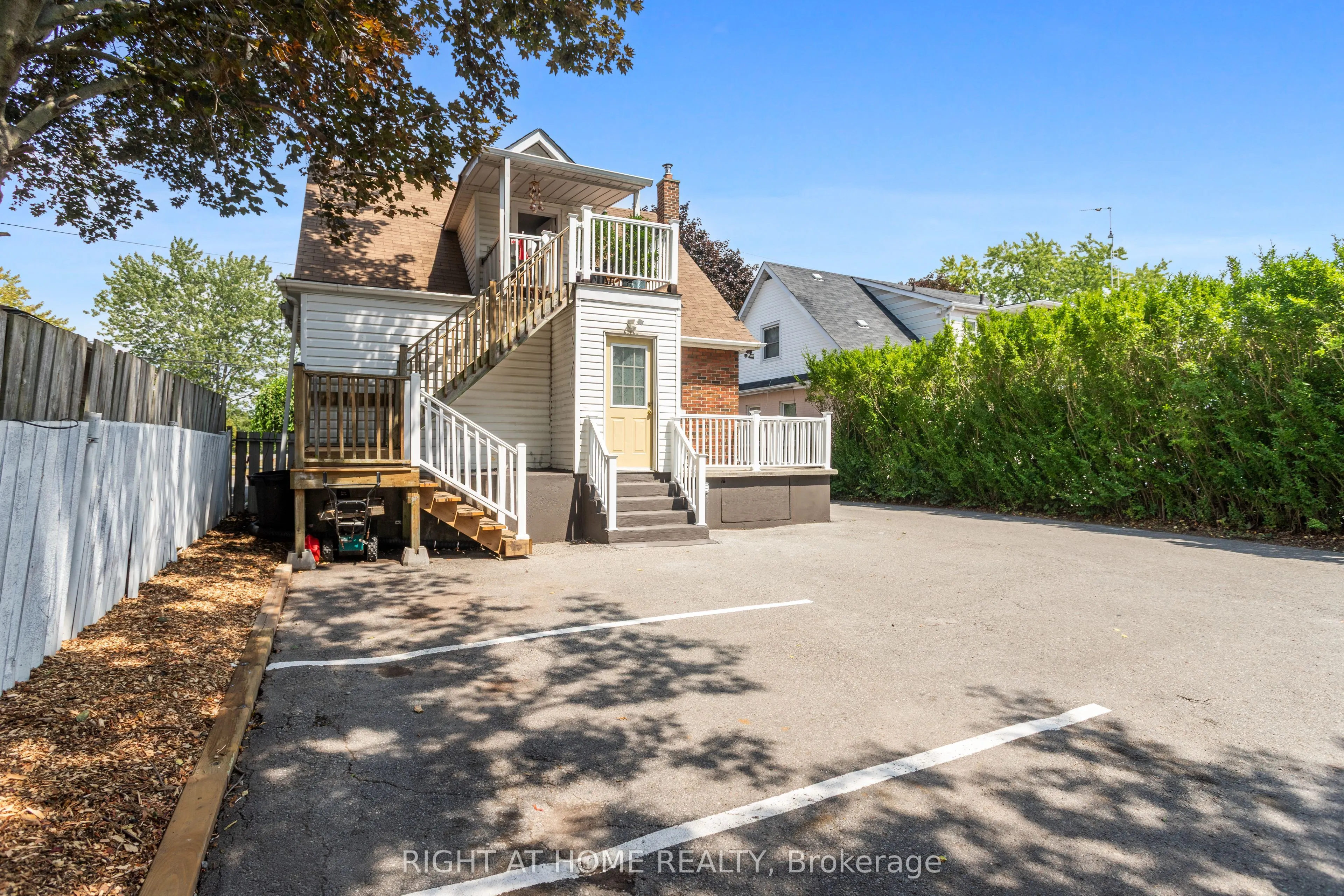 1398 Simcoe Street S