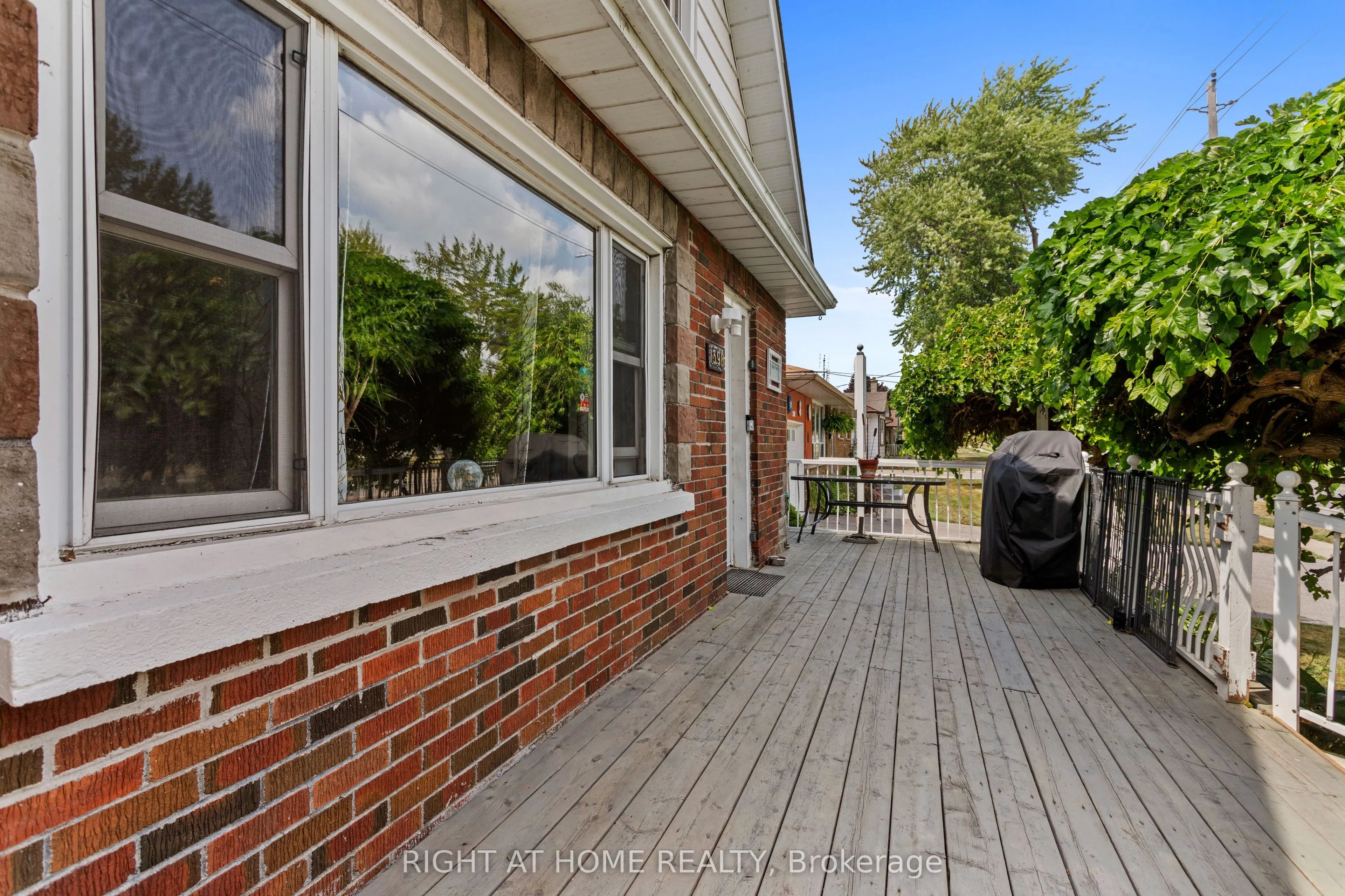 1398 Simcoe Street S
