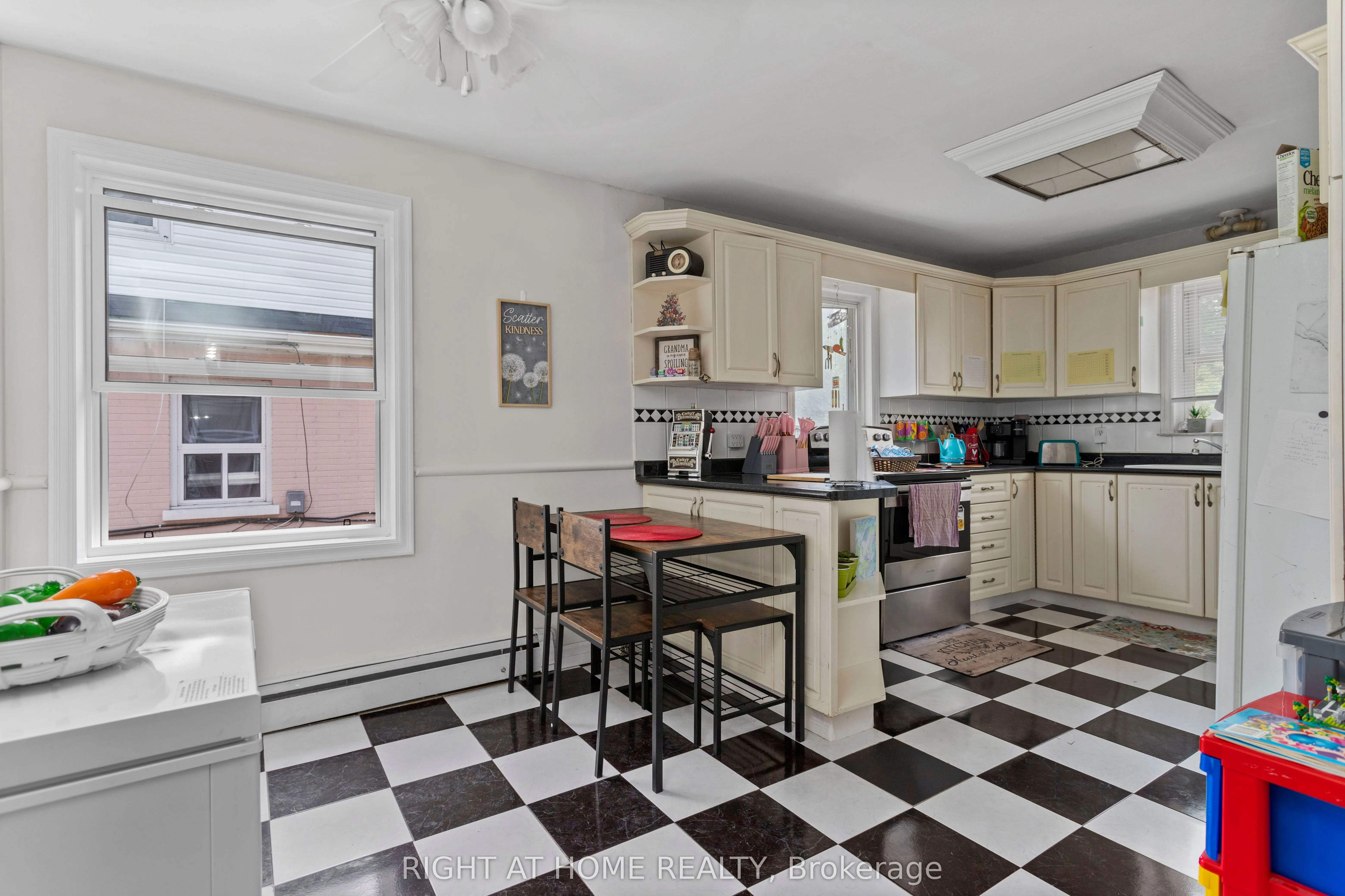 1398 Simcoe Street S
