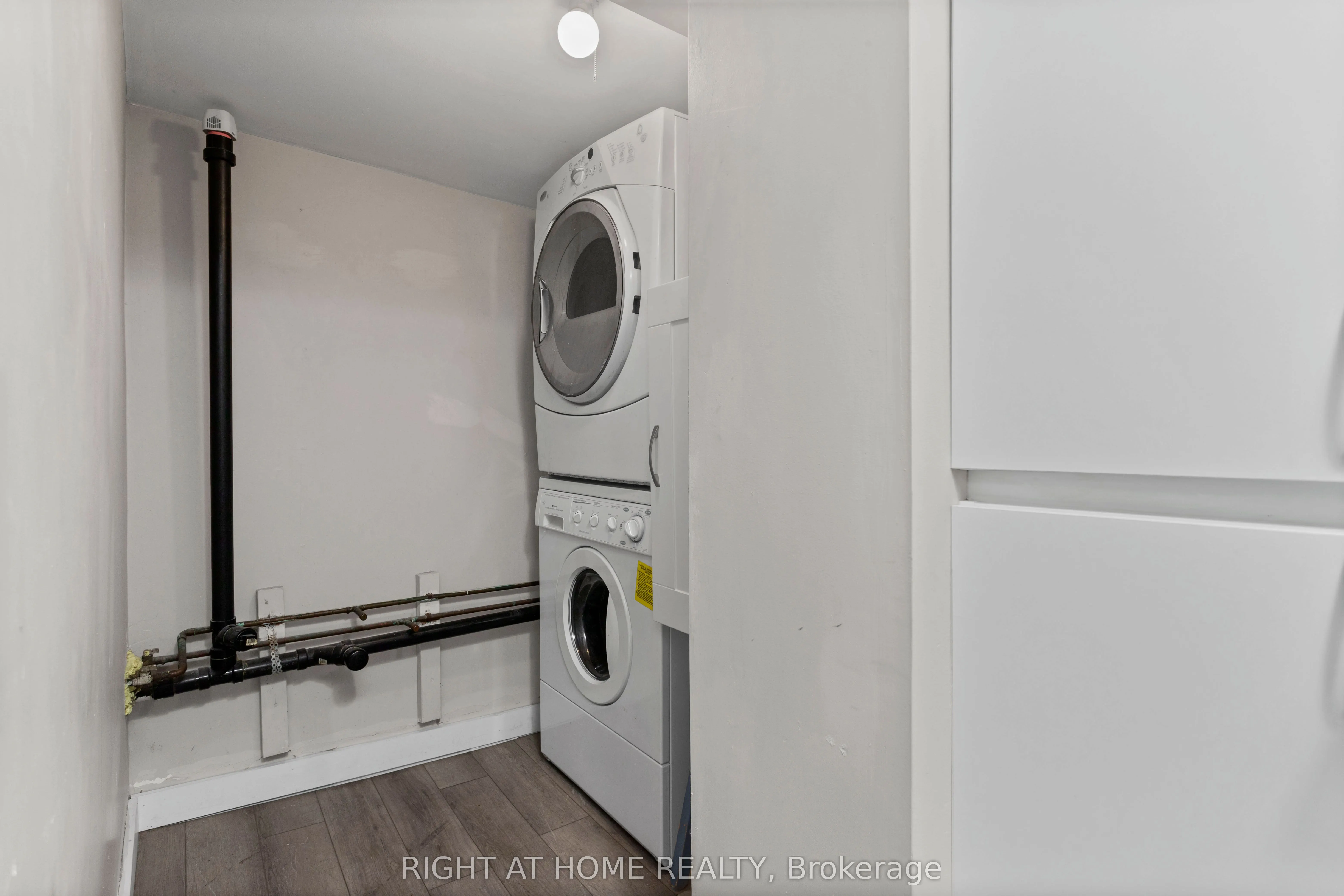 1398 Simcoe Street S