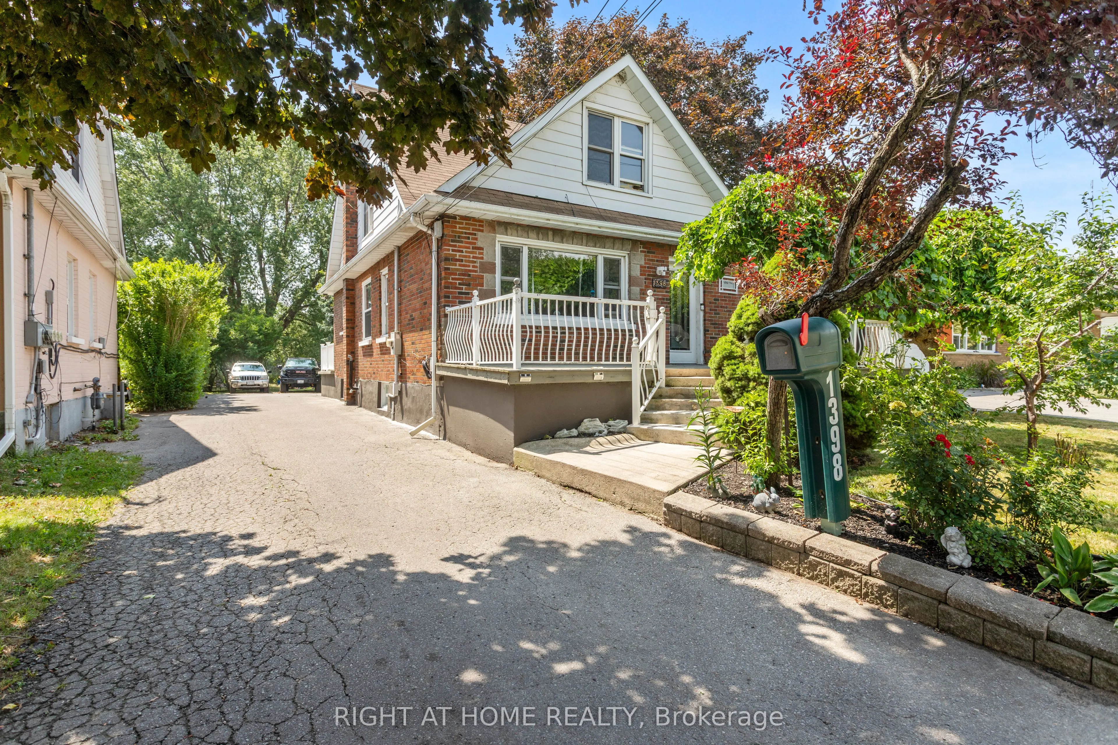 1398 Simcoe Street S
