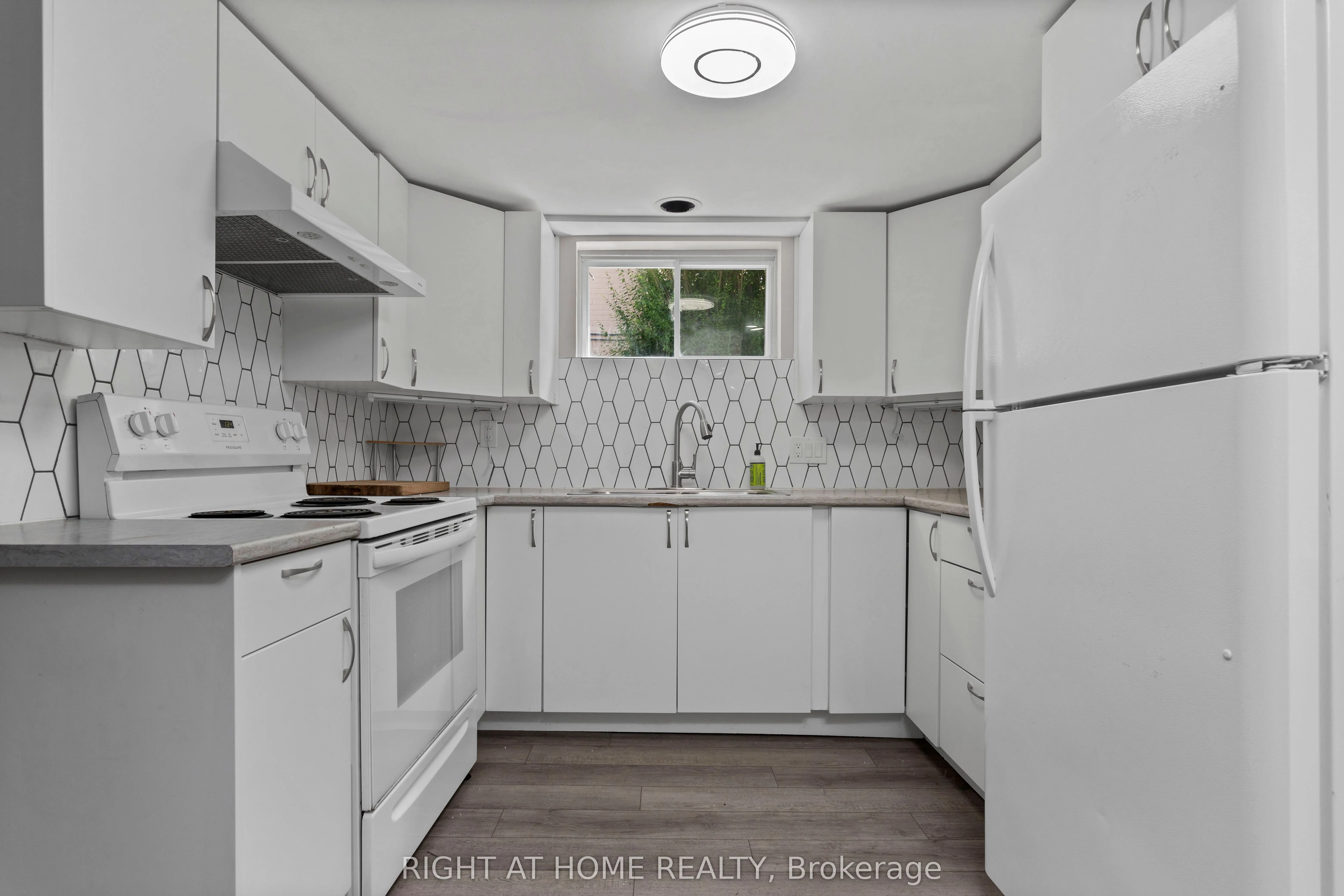 1398 Simcoe Street S