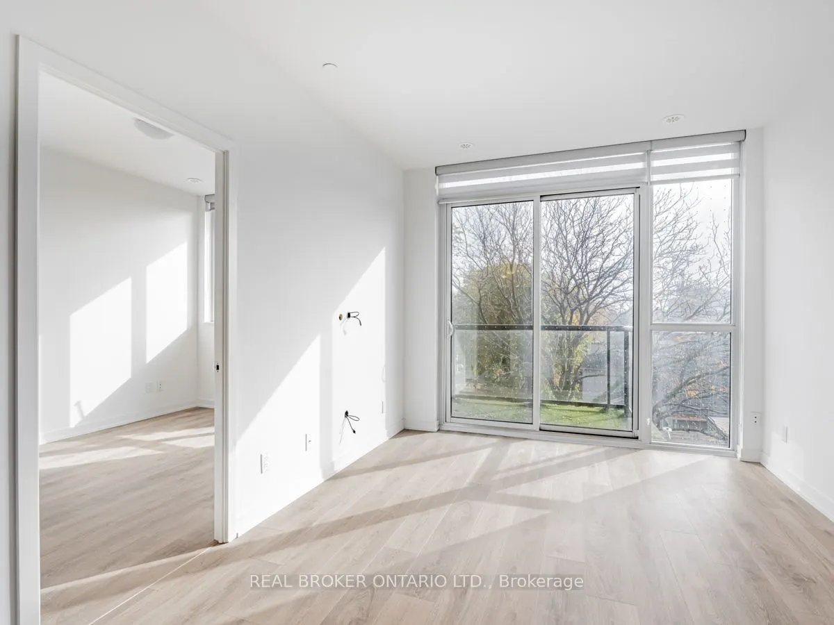 899 Queen Street E, #414