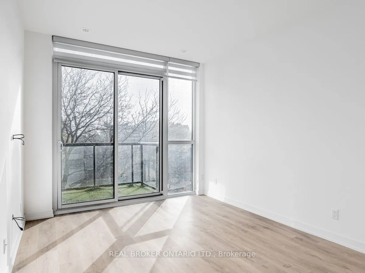 899 Queen Street E, #414
