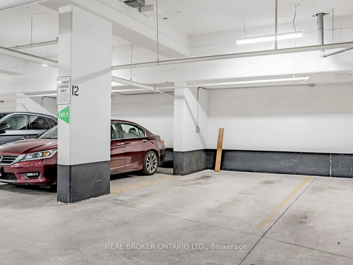 899 Queen Street E, #414