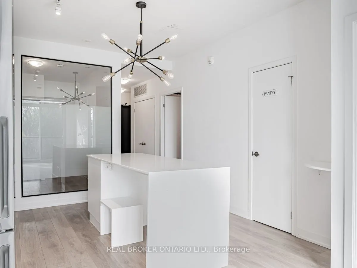 899 Queen Street E, #414