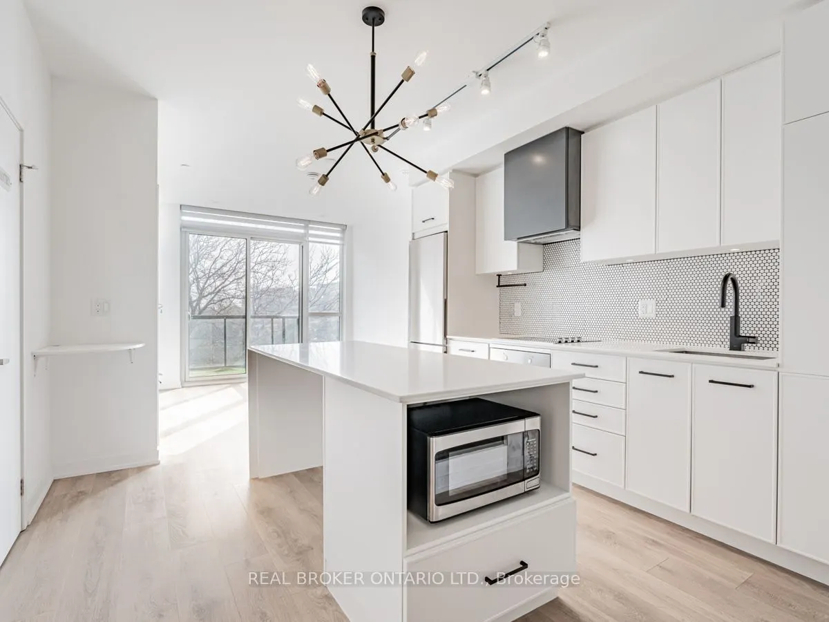 899 Queen Street E, #414