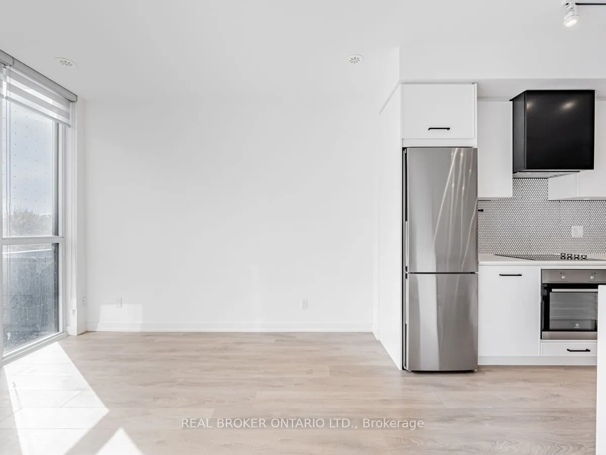 899 Queen Street E, #414