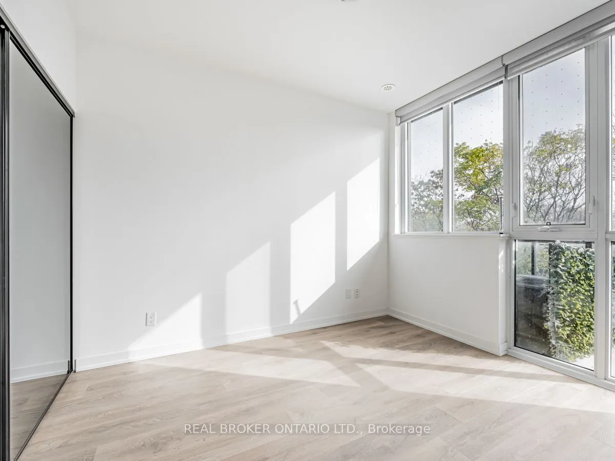 899 Queen Street E, #414