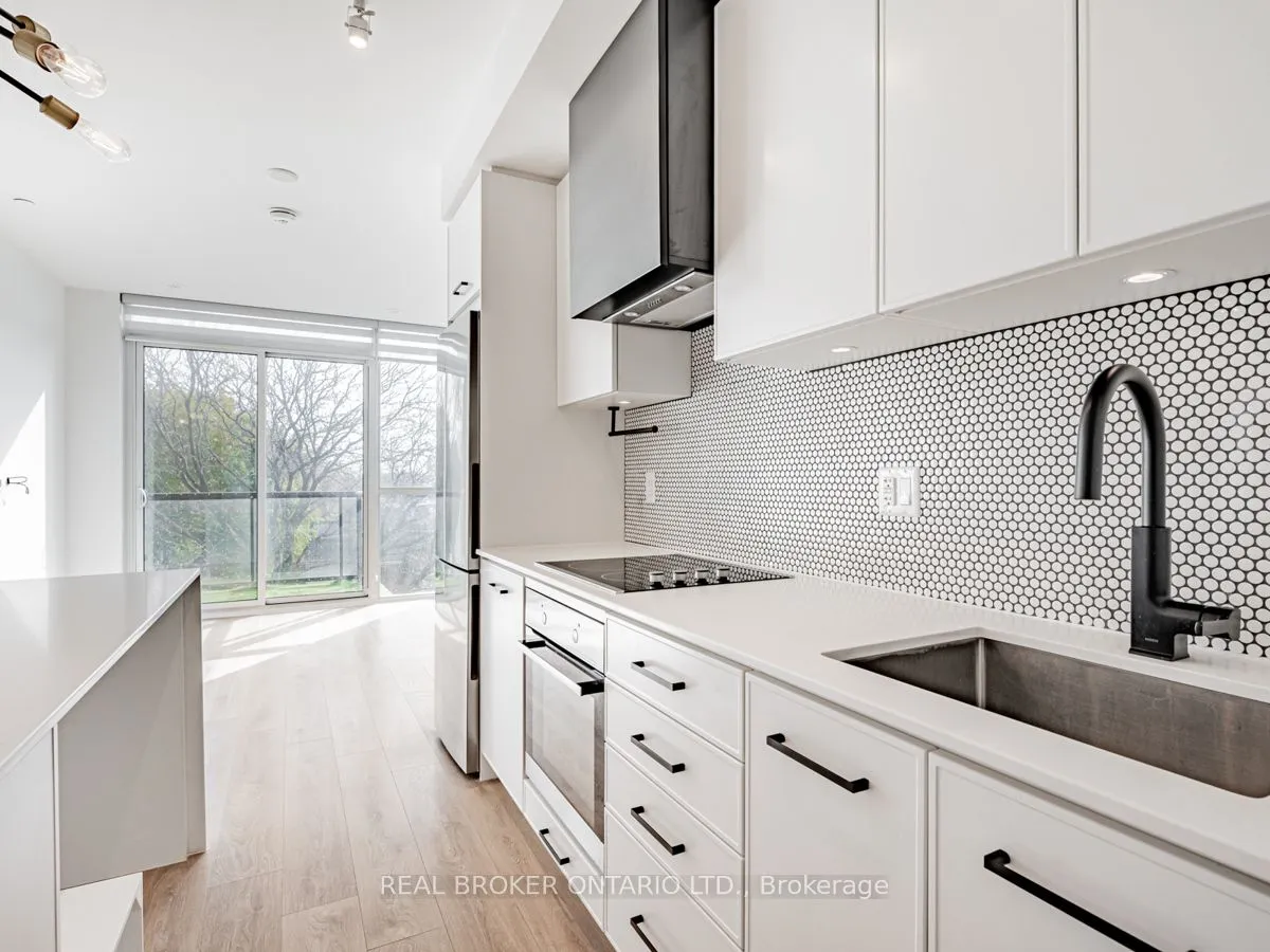 899 Queen Street E, #414