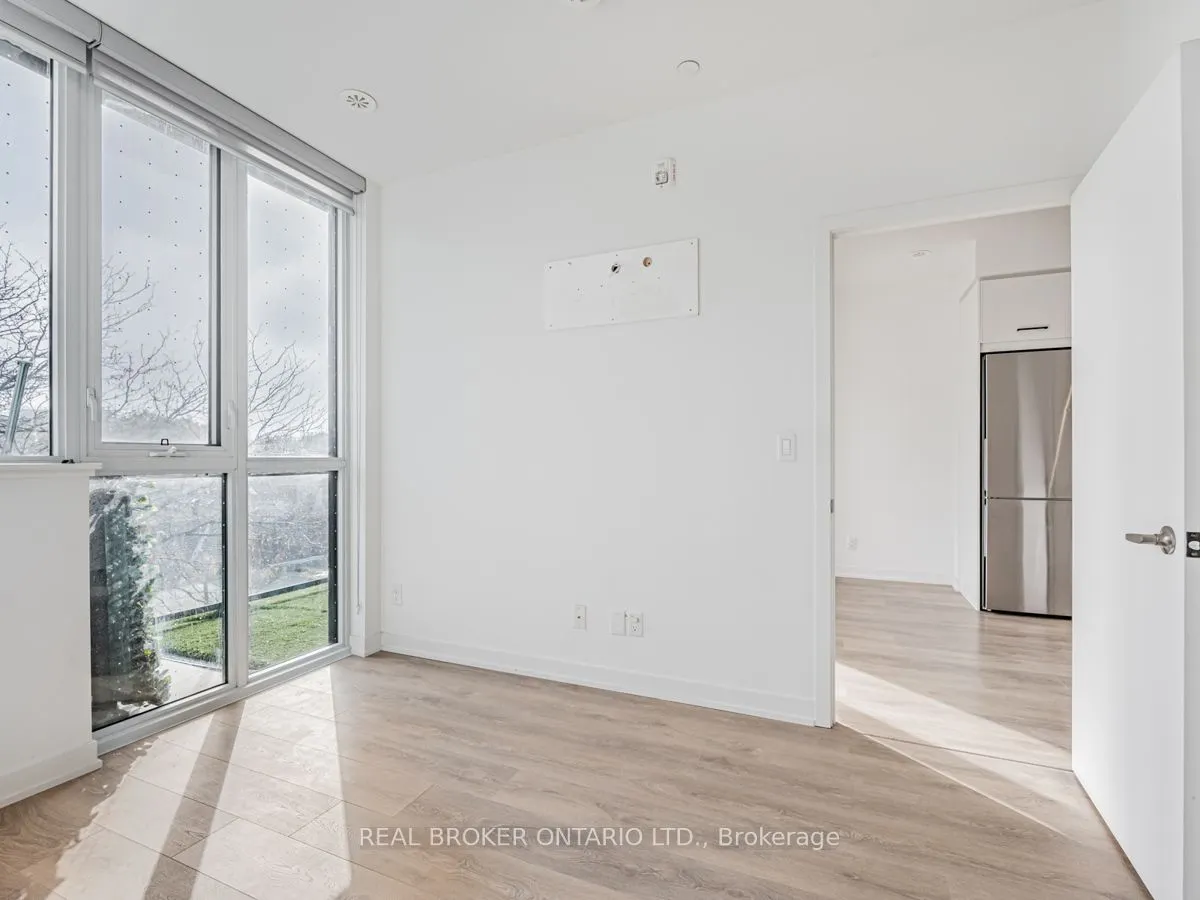 899 Queen Street E, #414