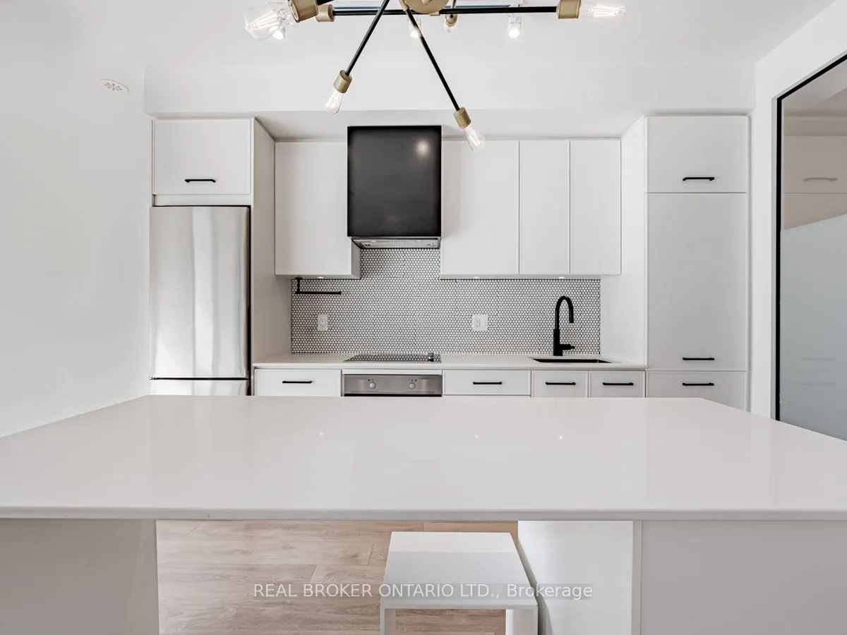 899 Queen Street E, #414