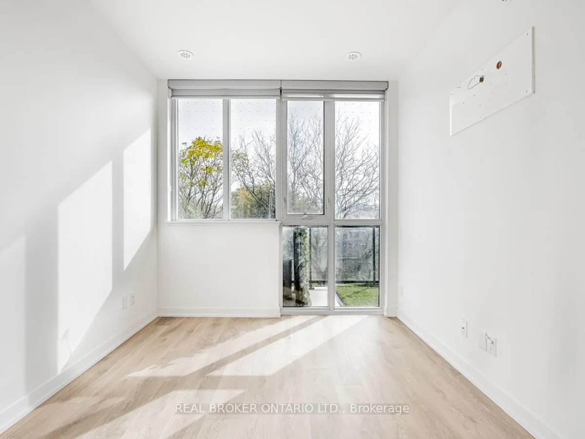 899 Queen Street E, #414