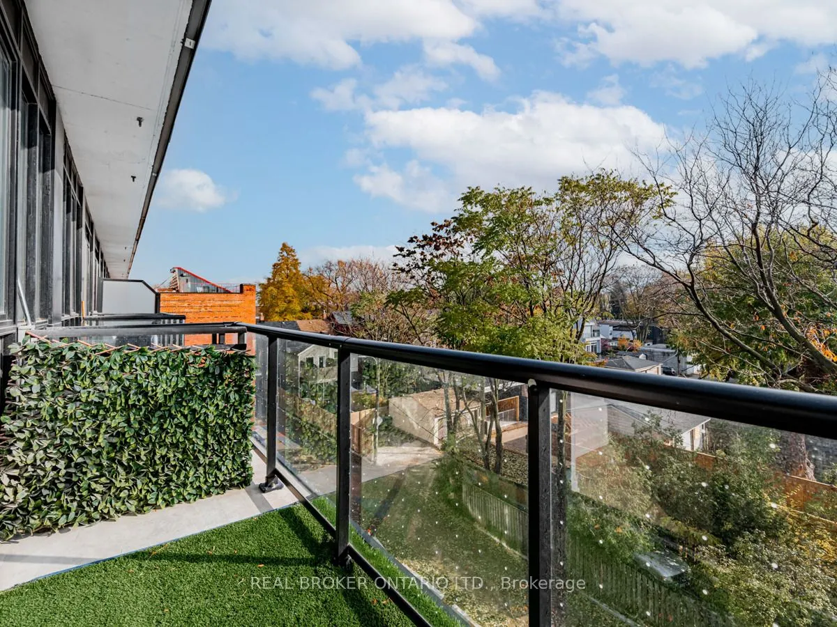899 Queen Street E, #414