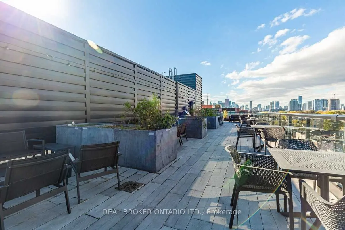 899 Queen Street E, #414