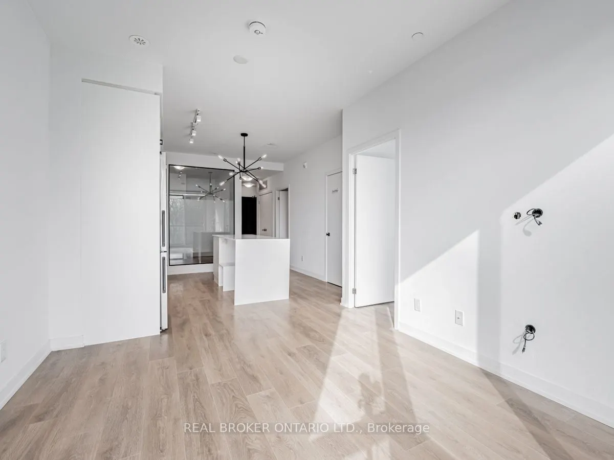899 Queen Street E, #414