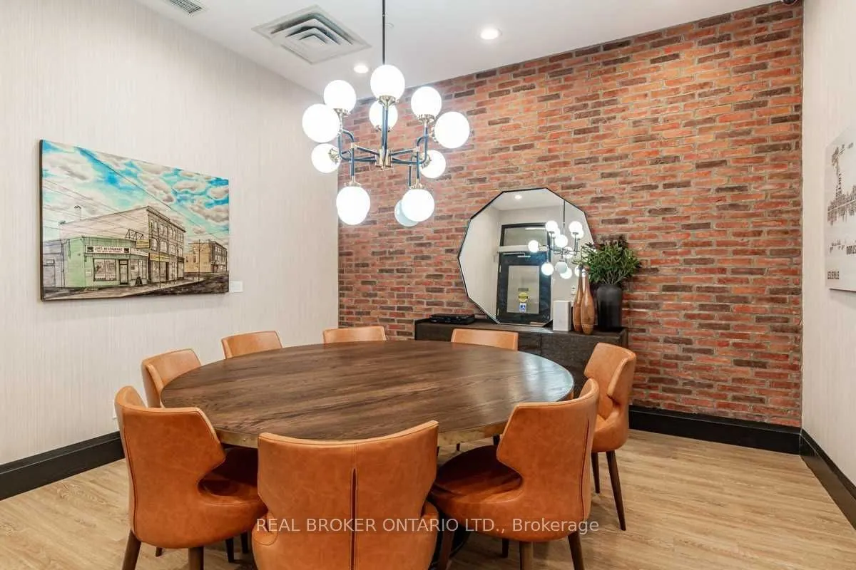 899 Queen Street E, #414