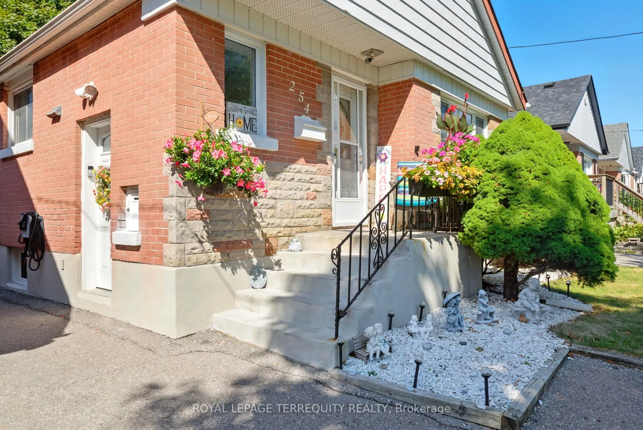 254 Cadillac Avenue S