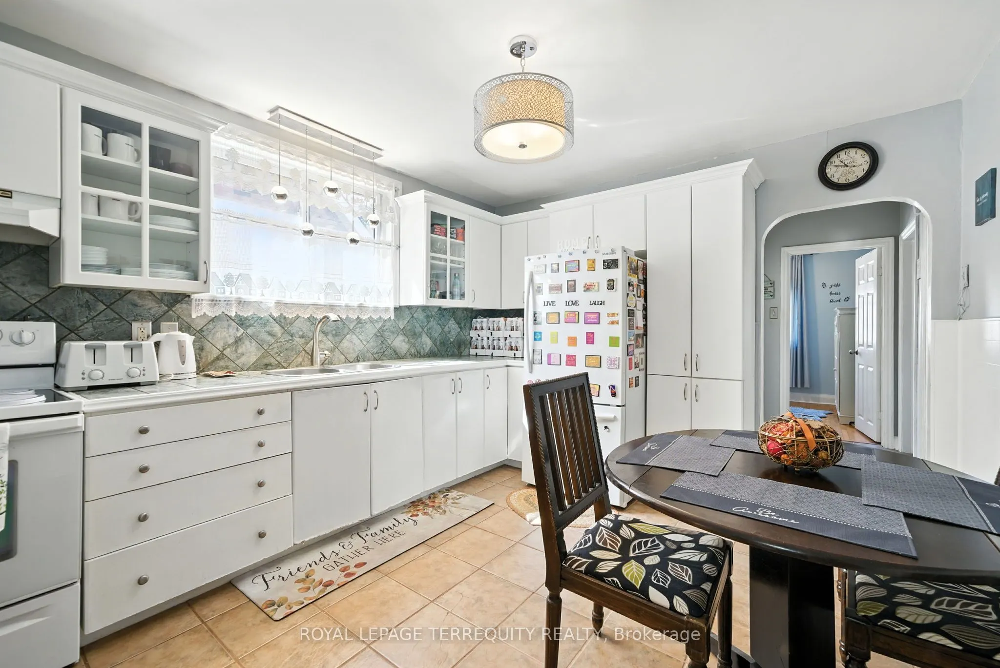 254 Cadillac Avenue S