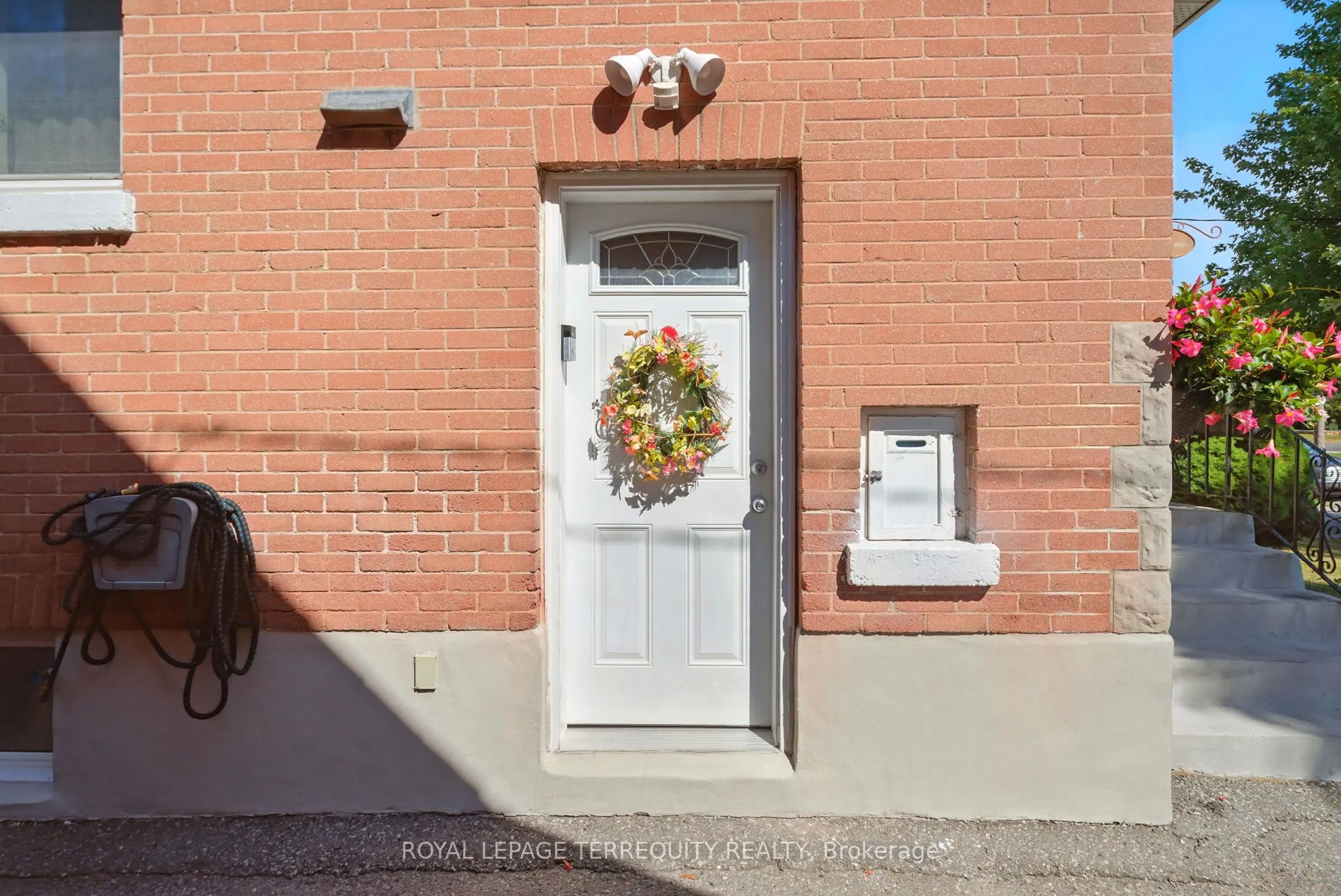 254 Cadillac Avenue S